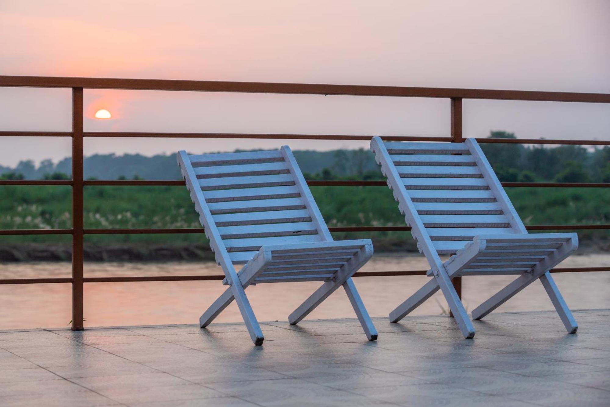 Park Safari Resort, Chitwan National Park Экстерьер фото