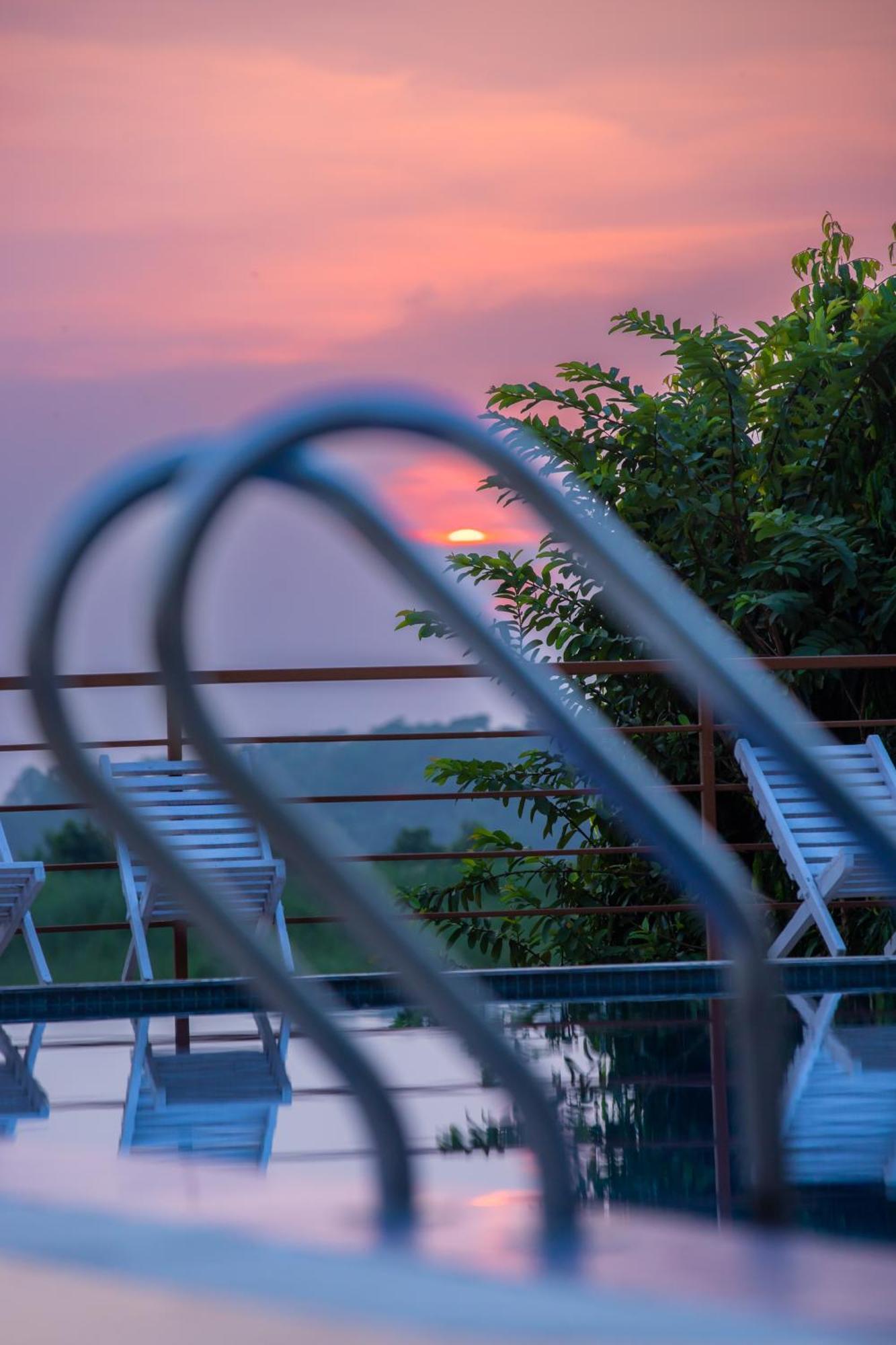 Park Safari Resort, Chitwan National Park Экстерьер фото