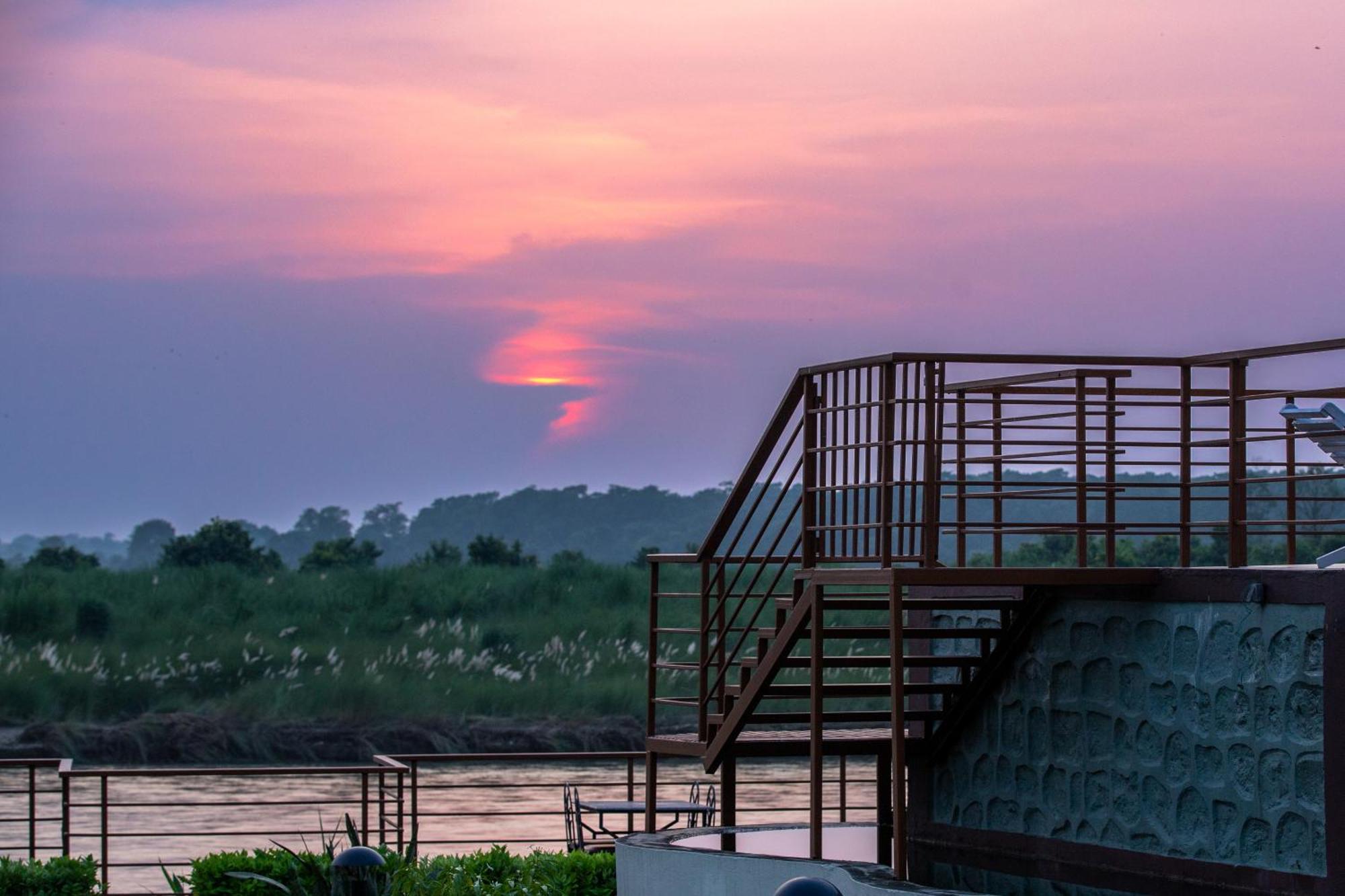 Park Safari Resort, Chitwan National Park Экстерьер фото