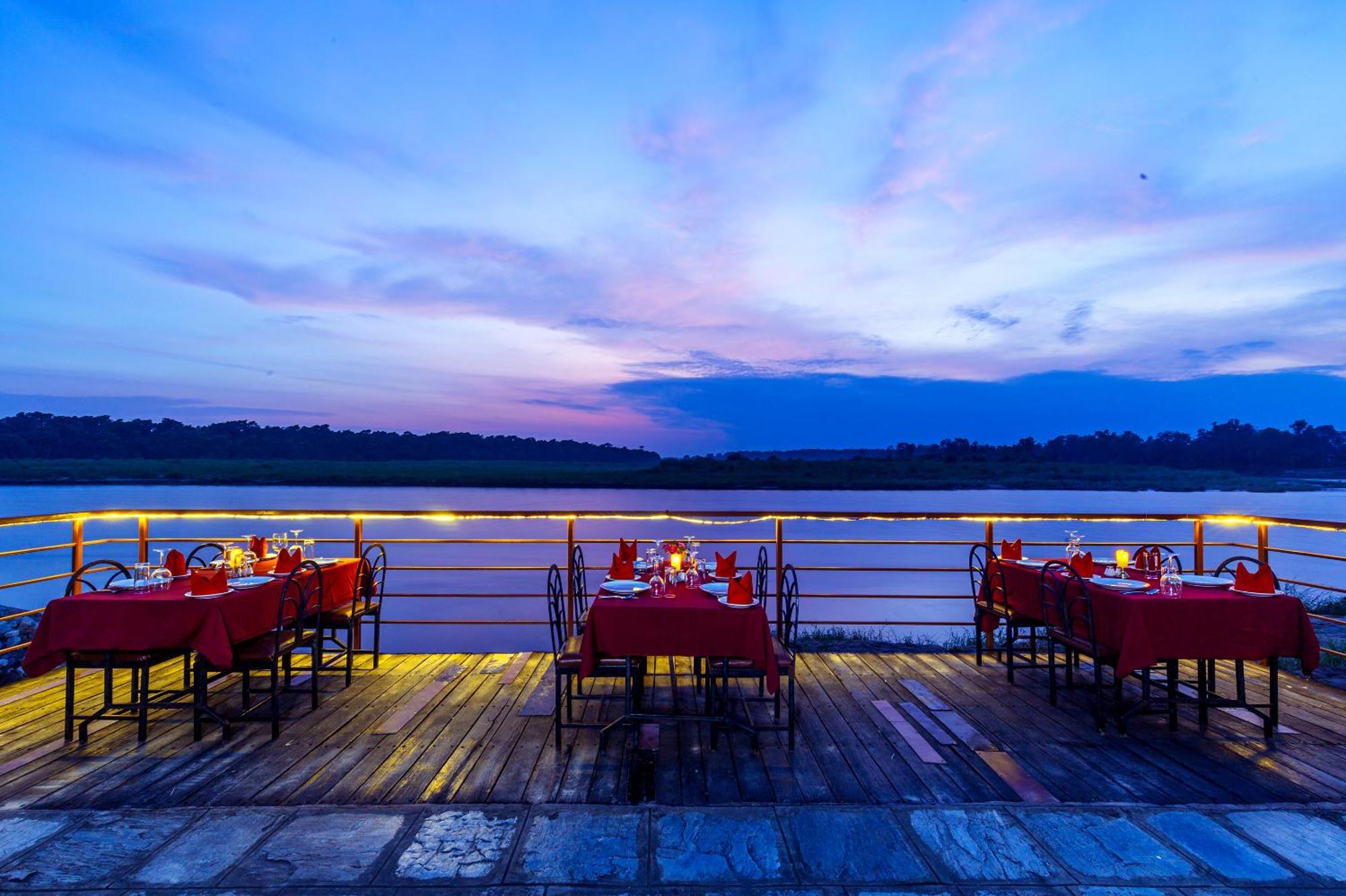 Park Safari Resort, Chitwan National Park Экстерьер фото