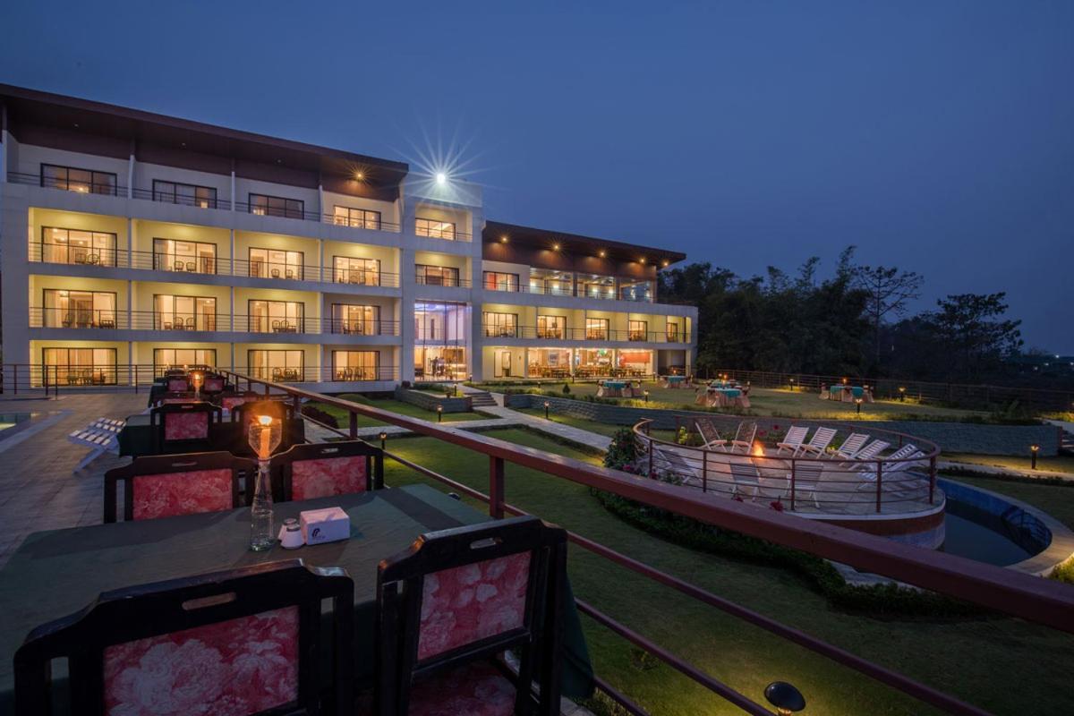 Park Safari Resort, Chitwan National Park Экстерьер фото