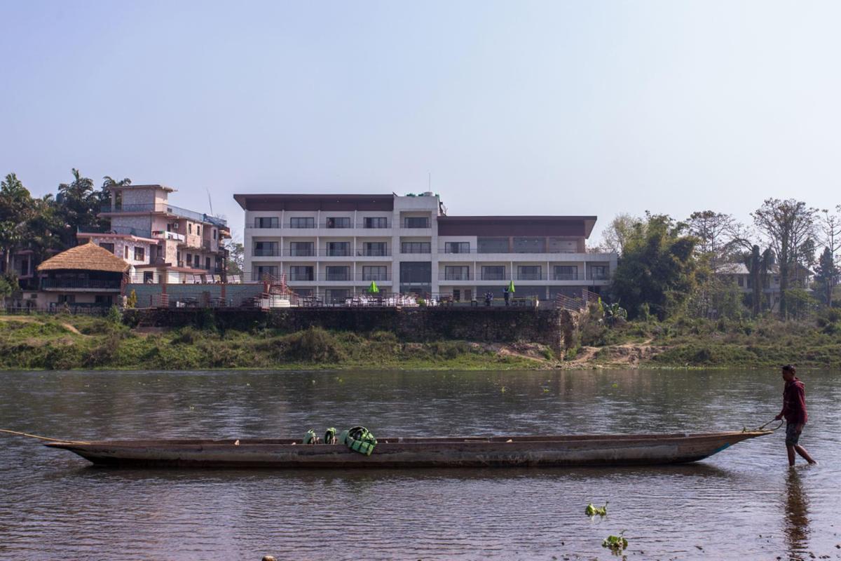 Park Safari Resort, Chitwan National Park Экстерьер фото