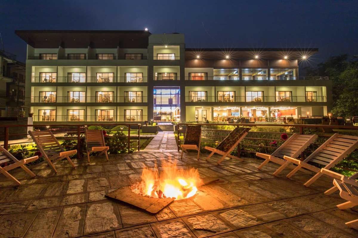 Park Safari Resort, Chitwan National Park Экстерьер фото